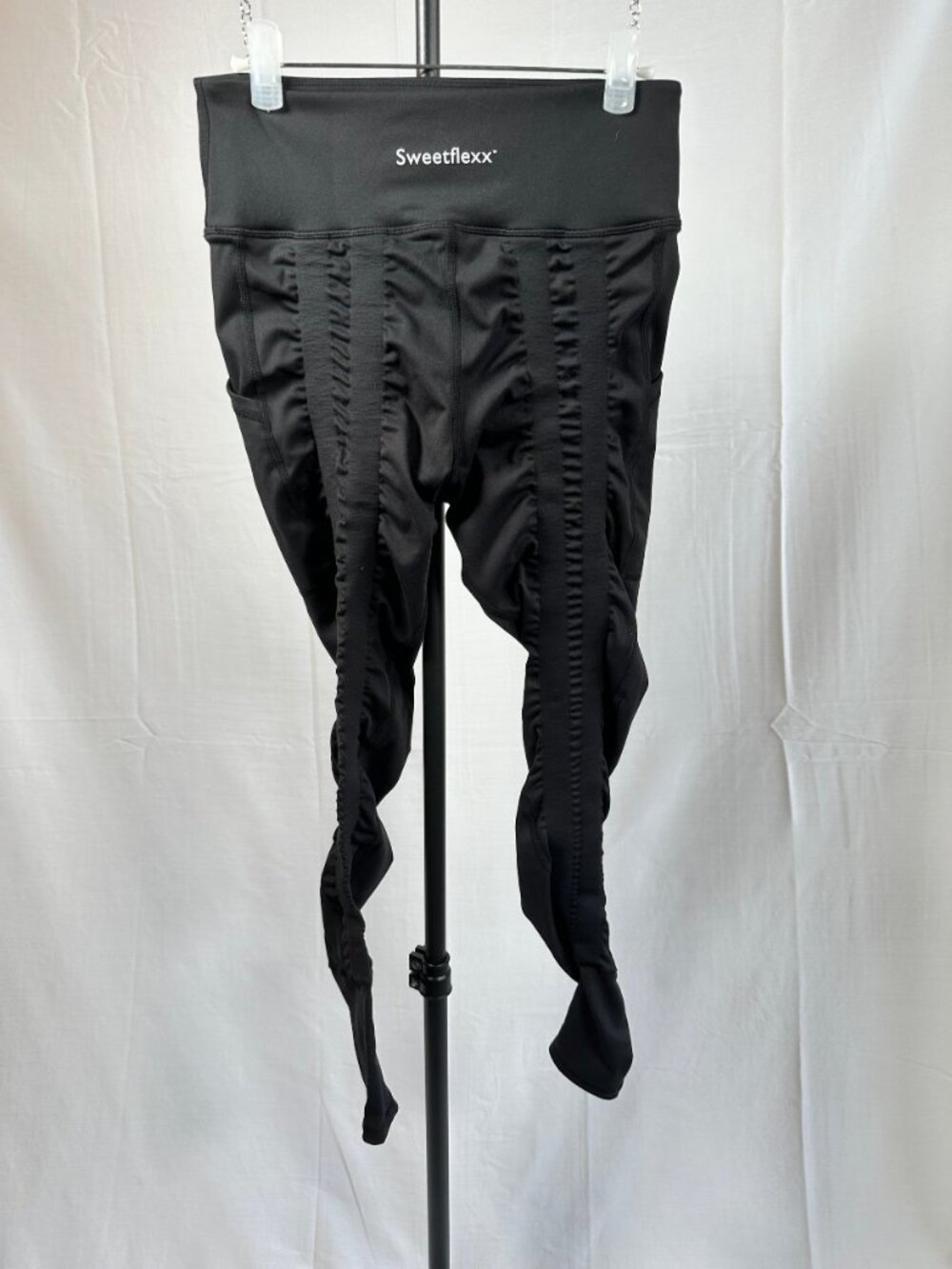 Sweetflexx Black High Waist Leggings with Pockets - Picture 2 of 5